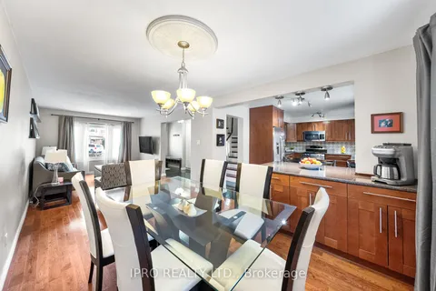 353 Royal Mason Crt, Mississauga, ON L5R 1Y9