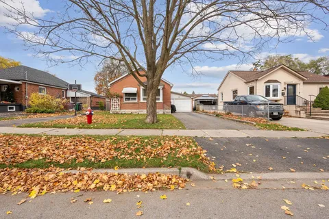 54 Woodward Ave, Brampton, ON L6V 1K4