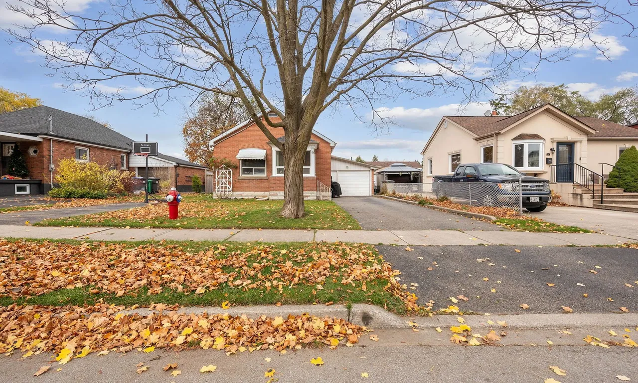 54 Woodward Ave, Brampton, ON L6V 1K4