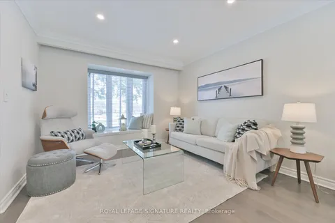 2528 Folkway Dr, Mississauga, ON L5L 2J6