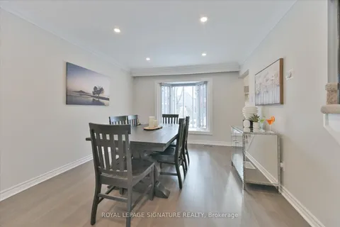 2528 Folkway Dr, Mississauga, ON L5L 2J6