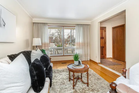 48 Pritchard Ave, Toronto, ON M6N 1T3