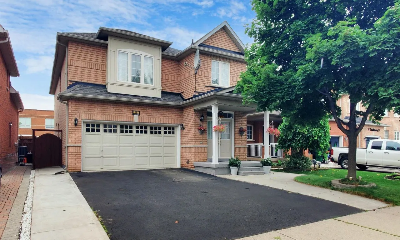 18 Thimbleberry St, Brampton, ON L7A 3L3