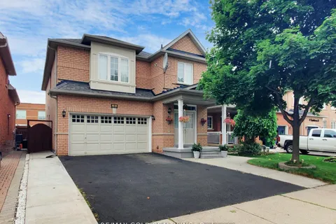 18 Thimbleberry St, Brampton, ON L7A 3L3