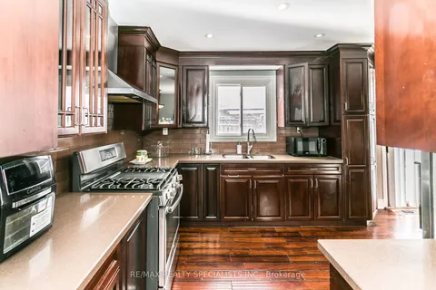 31 CASTLEHILL Rd, Brampton, ON L6X 4E3