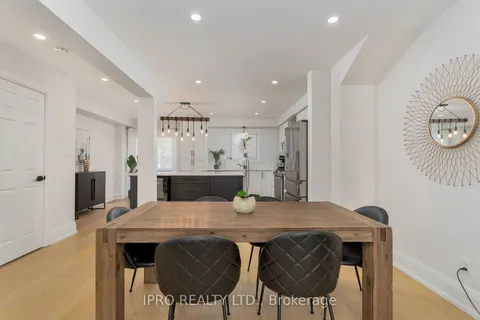 2280 Baronwood Dr, Oakville, ON L6M 0J7