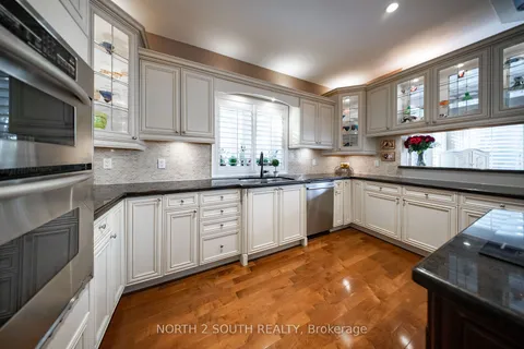 339 Burnhamthorpe Rd, Toronto, ON M9B 2A2