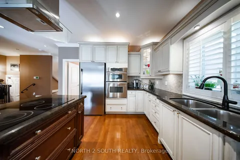 339 Burnhamthorpe Rd, Toronto, ON M9B 2A2