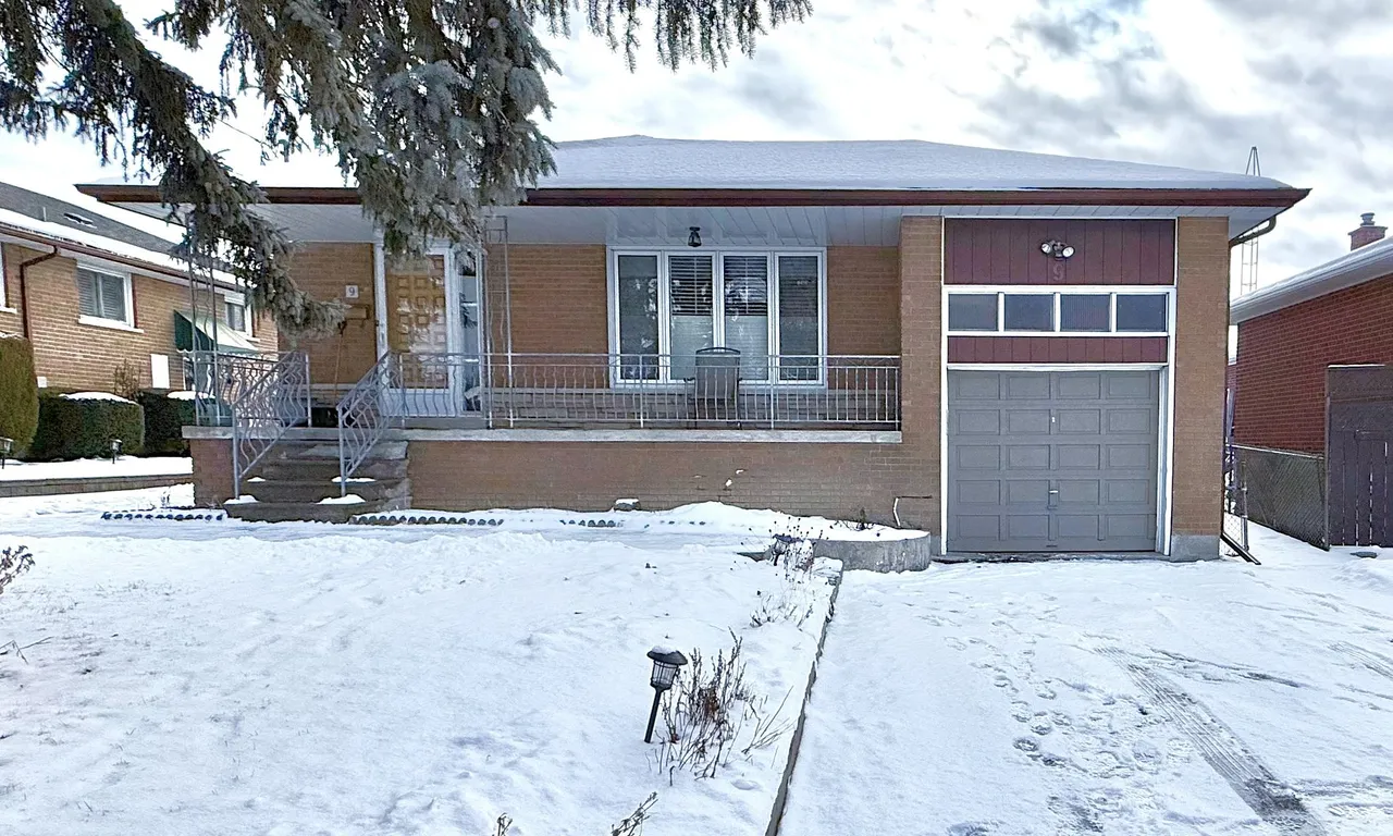 9 Austrey Crt, Toronto, ON M3M 1Y3