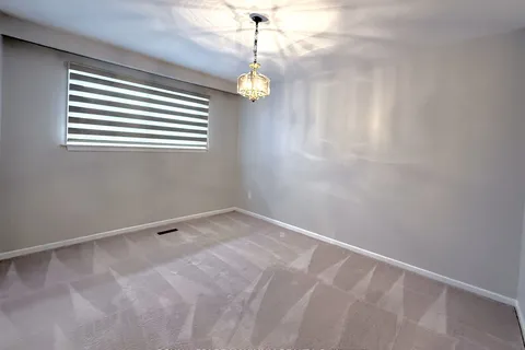 9 Austrey Crt, Toronto, ON M3M 1Y3