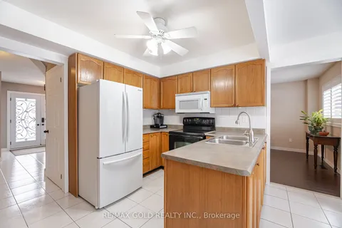 28 Petworth Rd, Brampton, ON L6Z 4C6