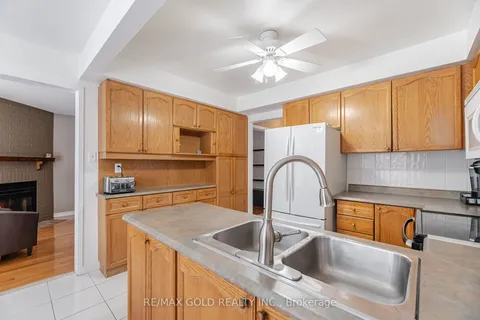 28 Petworth Rd, Brampton, ON L6Z 4C6