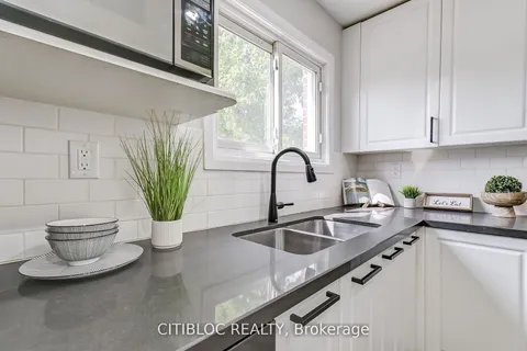 28 Navenby Cres, Toronto, ON M9L 1B2
