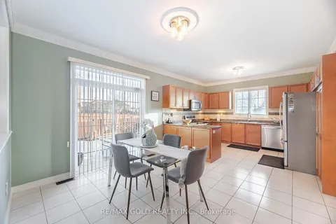 35 Clearfield Dr, Brampton, ON L6P 3L5