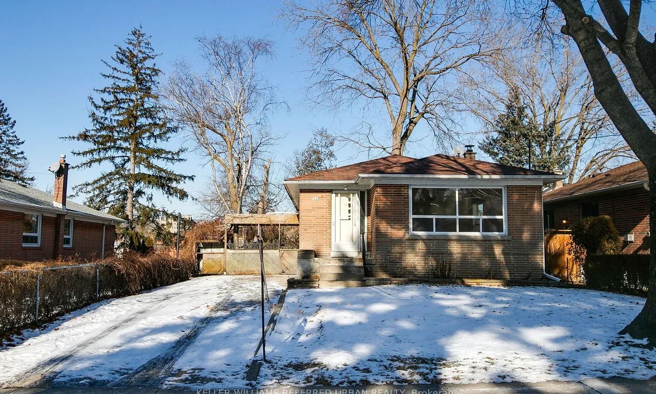 28 Cloverhill Rd, Toronto, ON M8Y 1T3