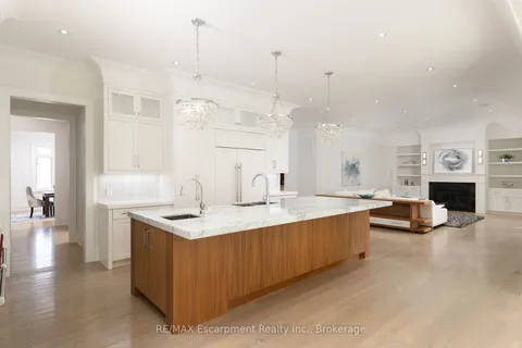 128 Balsam Dr, Oakville, ON L6J 3X5