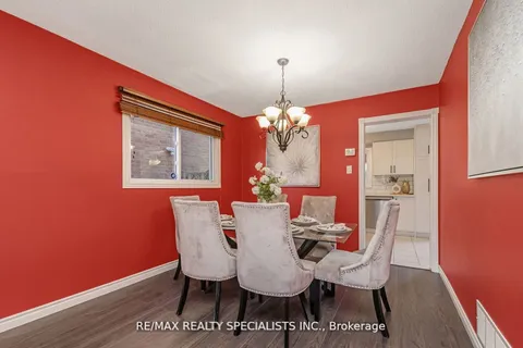 12 Willowcrest Crt, Brampton, ON L6X 2X8