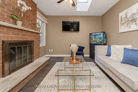 12 Willowcrest Crt, Brampton, ON L6X 2X8