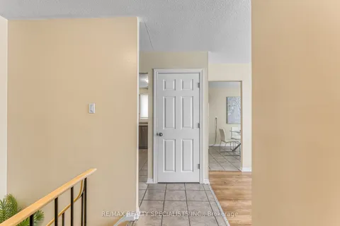 198 Folkstone Cres, Brampton, ON L6T 3N3