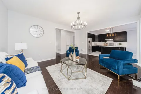 373 Robert Parkinson Dr, Brampton, ON L7A 4B8