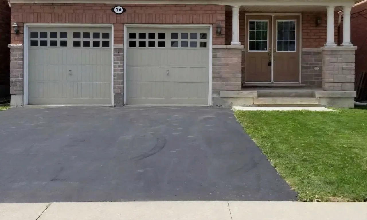 24 Zimmer St, Brampton, ON L6S 6L3