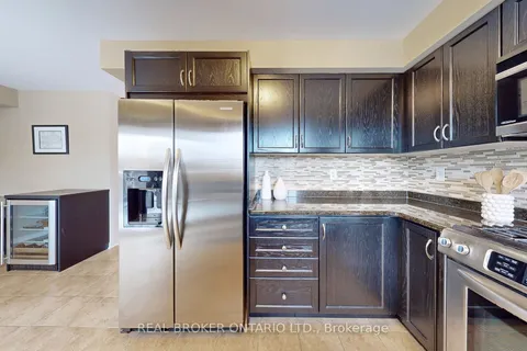 2479 Postmaster Dr, Oakville, ON L6M 0J1