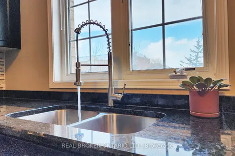 2479 Postmaster Dr, Oakville, ON L6M 0J1