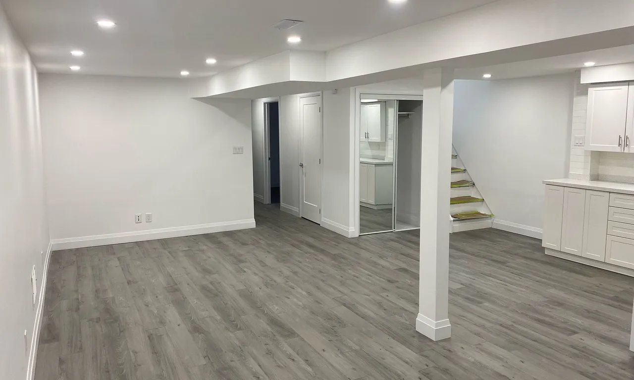 Semi-Detached living room at 133 Bonham Blvd Mississauga