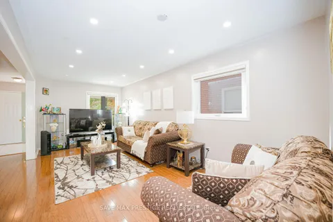 3887 Rippleton Lane, Mississauga, ON L5N 6V7