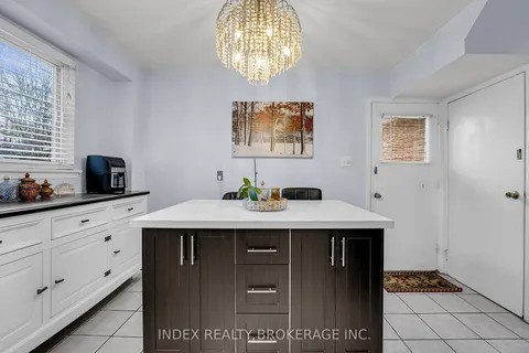 23 Mandarin Cres, Brampton, ON L6S 2S2