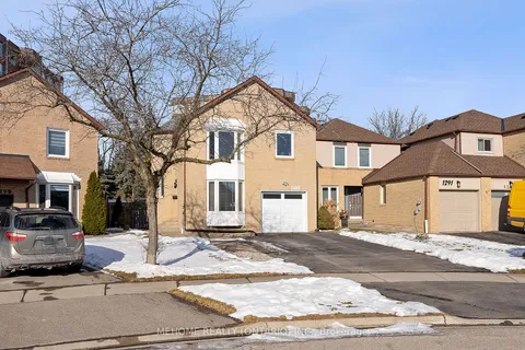 1295 Barberry Green, Oakville, ON L6M 2A8