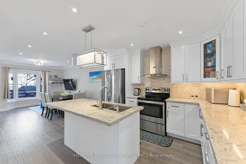 1295 Barberry Green, Oakville, ON L6M 2A8