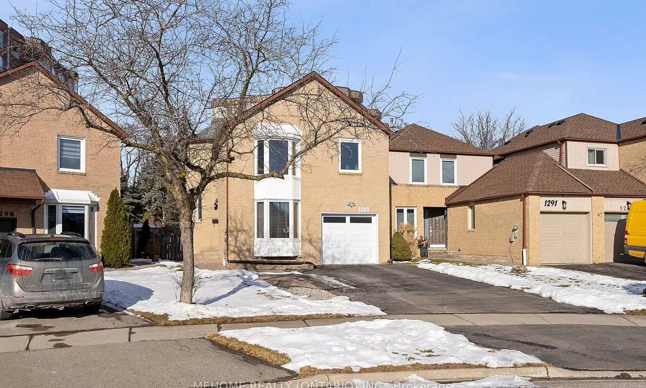 1295 Barberry Green, Oakville, ON L6M 2A8