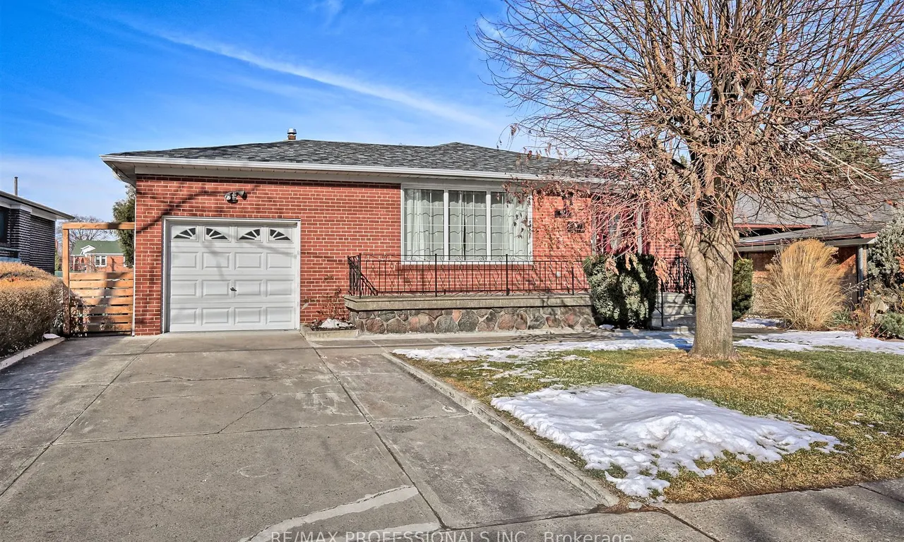 8 Castlebar Rd, Toronto, ON M8Z 2J5