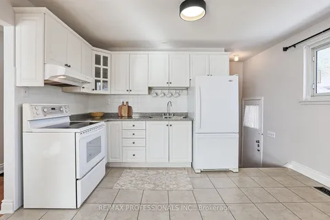 8 Castlebar Rd, Toronto, ON M8Z 2J5