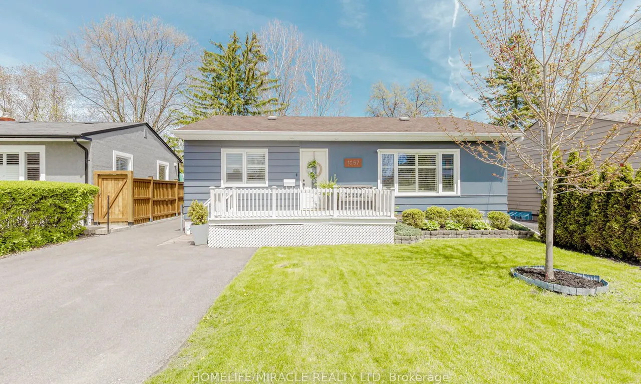 1057 Roosevelt Rd, Mississauga, ON L5G 3Y6