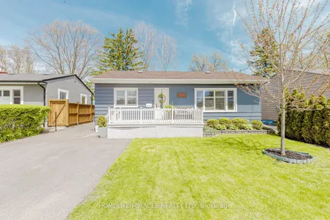 1057 Roosevelt Rd, Mississauga, ON L5G 3Y6