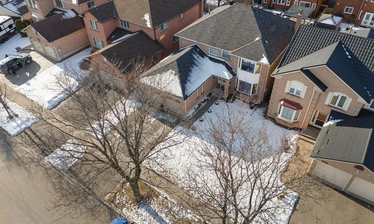5676 Brightpool Cres, Mississauga, ON L5M 3W3