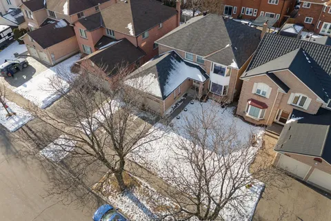 5676 Brightpool Cres, Mississauga, ON L5M 3W3