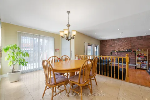 5676 Brightpool Cres, Mississauga, ON L5M 3W3