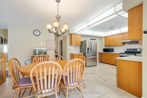 5676 Brightpool Cres, Mississauga, ON L5M 3W3