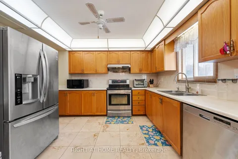 5676 Brightpool Cres, Mississauga, ON L5M 3W3