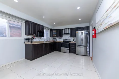 21 Channing Pl, Toronto, ON M9V 4M6
