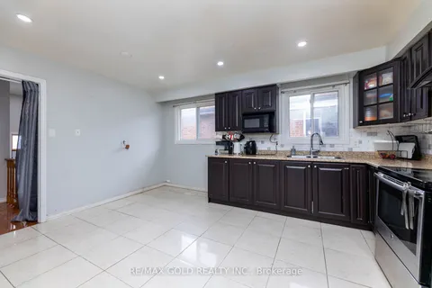 21 Channing Pl, Toronto, ON M9V 4M6