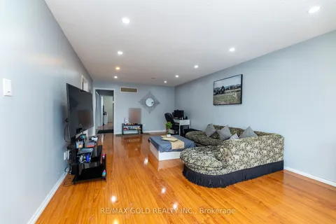 21 Channing Pl, Toronto, ON M9V 4M6