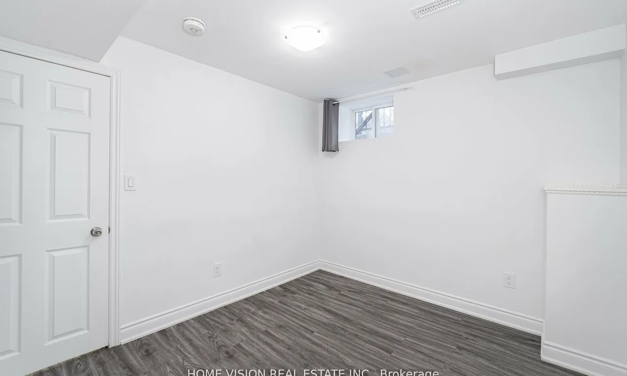 Semi-Detached interior view at 3296 Camberwell Dr Mississauga