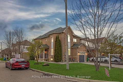 27 Earl Grey Cres, Brampton, ON L7A 2L2