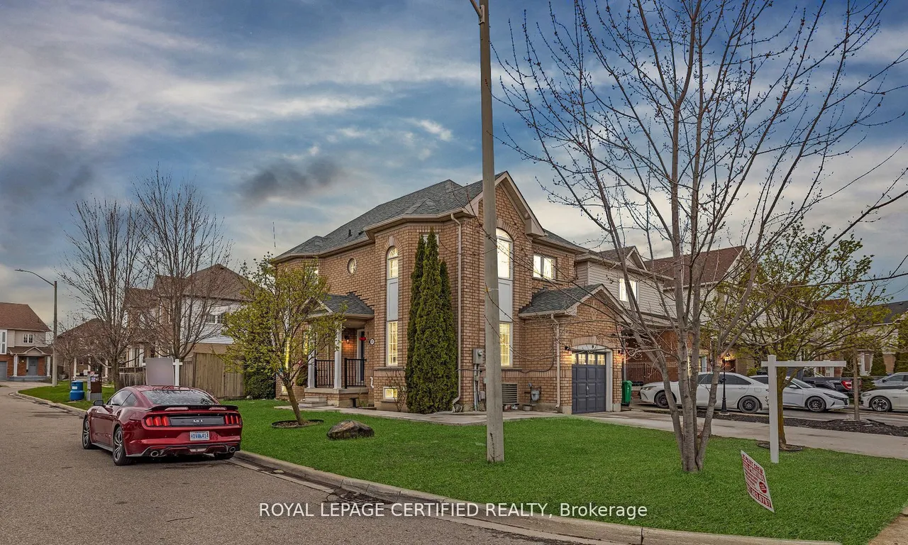27 Earl Grey Cres, Brampton, ON L7A 2L2