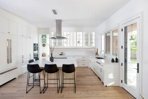 2435 Applewood Dr, Oakville, ON L6L 1V7