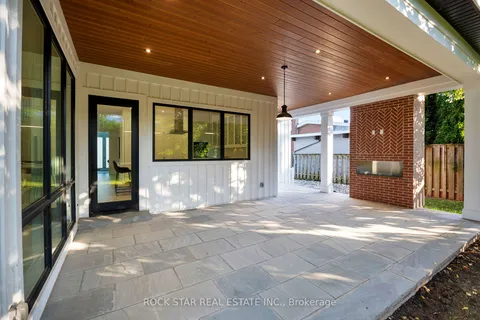 2435 Applewood Dr, Oakville, ON L6L 1V7